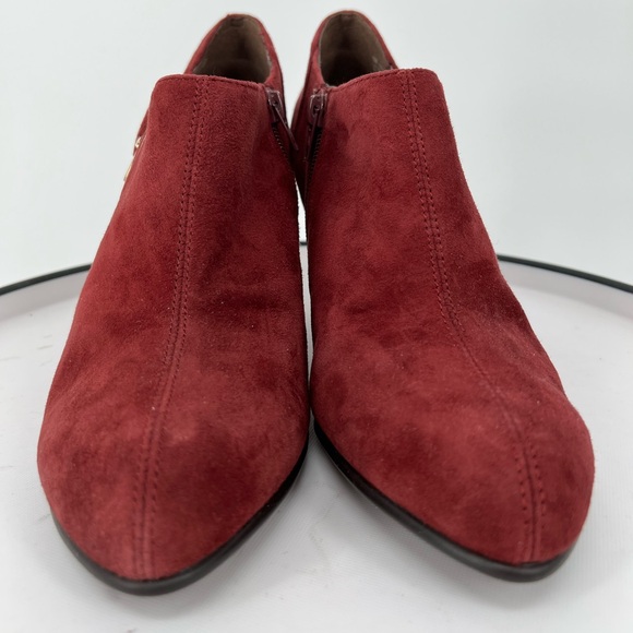 AEROSOLES ESCAPE NWOT‎ Elegant Burgundy Suede Ankle Boots w/gold fashion buckle - Picture 4 of 9